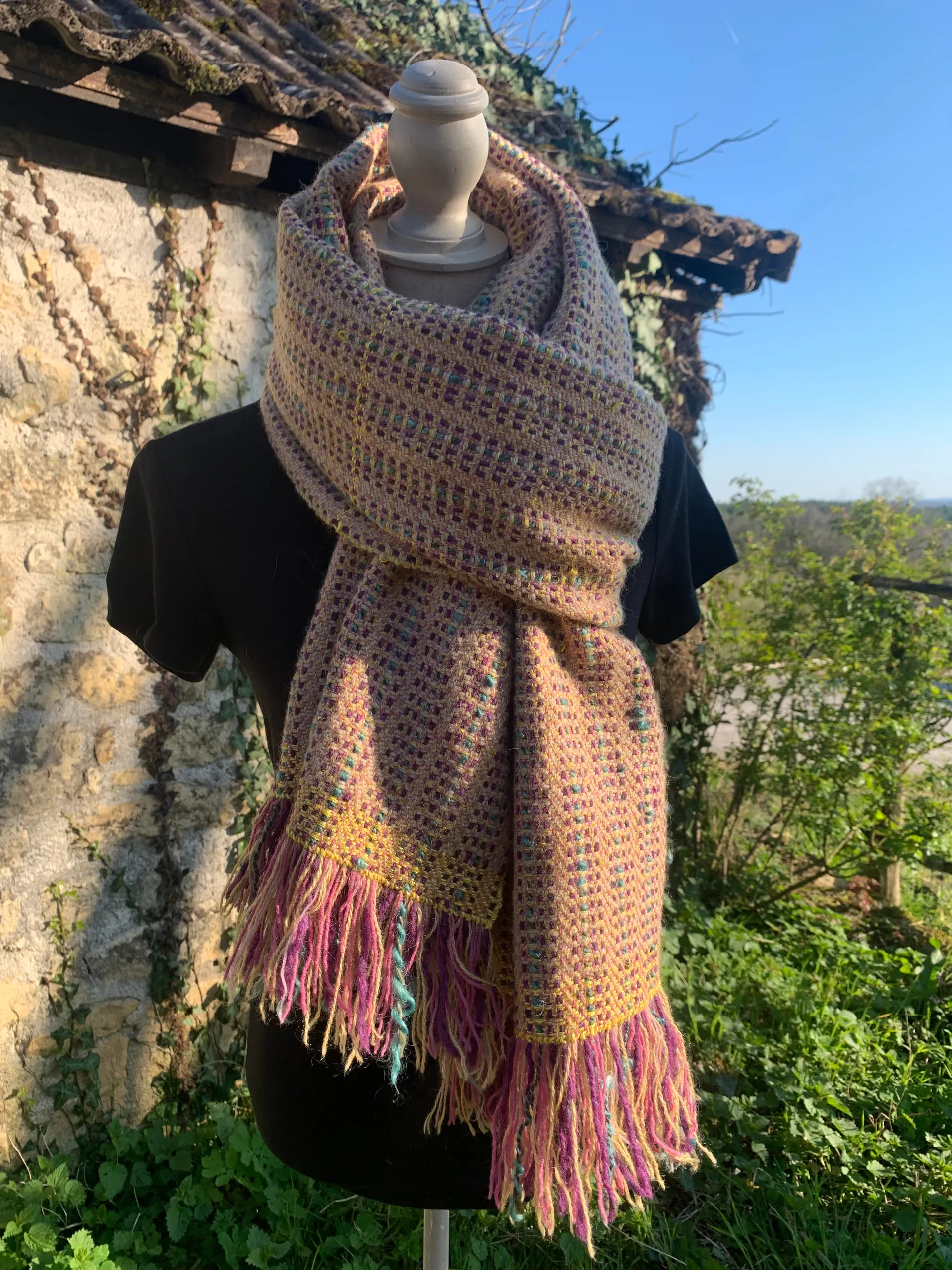 Écharpe rose poudré mouchetée, autre vue 2